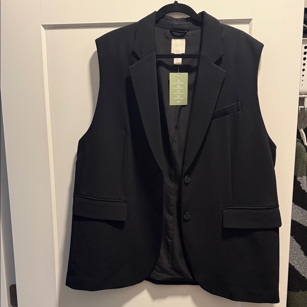 Women’s tuxedo style vest NWT